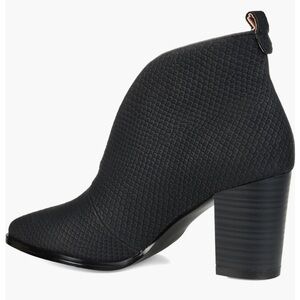 Journee Bellamy Black Textured Slit Center Ankle Booties SZ 11 Worn 1X